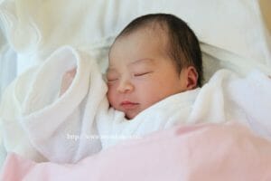 【スマホでOK】出産直後に撮影するべき赤ちゃん写真撮影のコツ