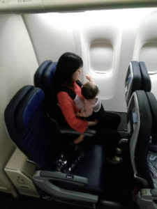 飛行機でバシネットが使えない時の対策方法