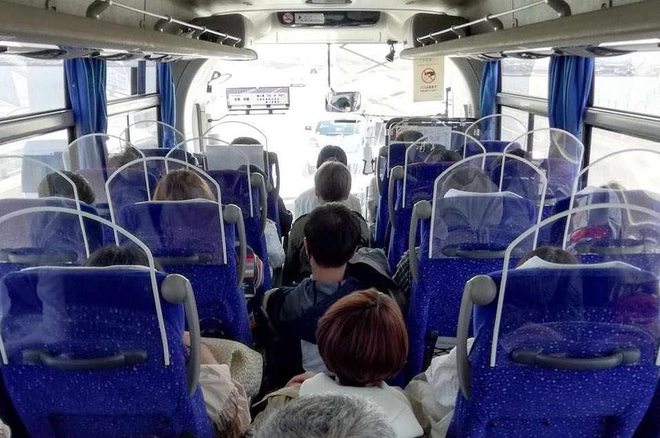 東京駅から千葉方面の高速バス車内（混雑）
