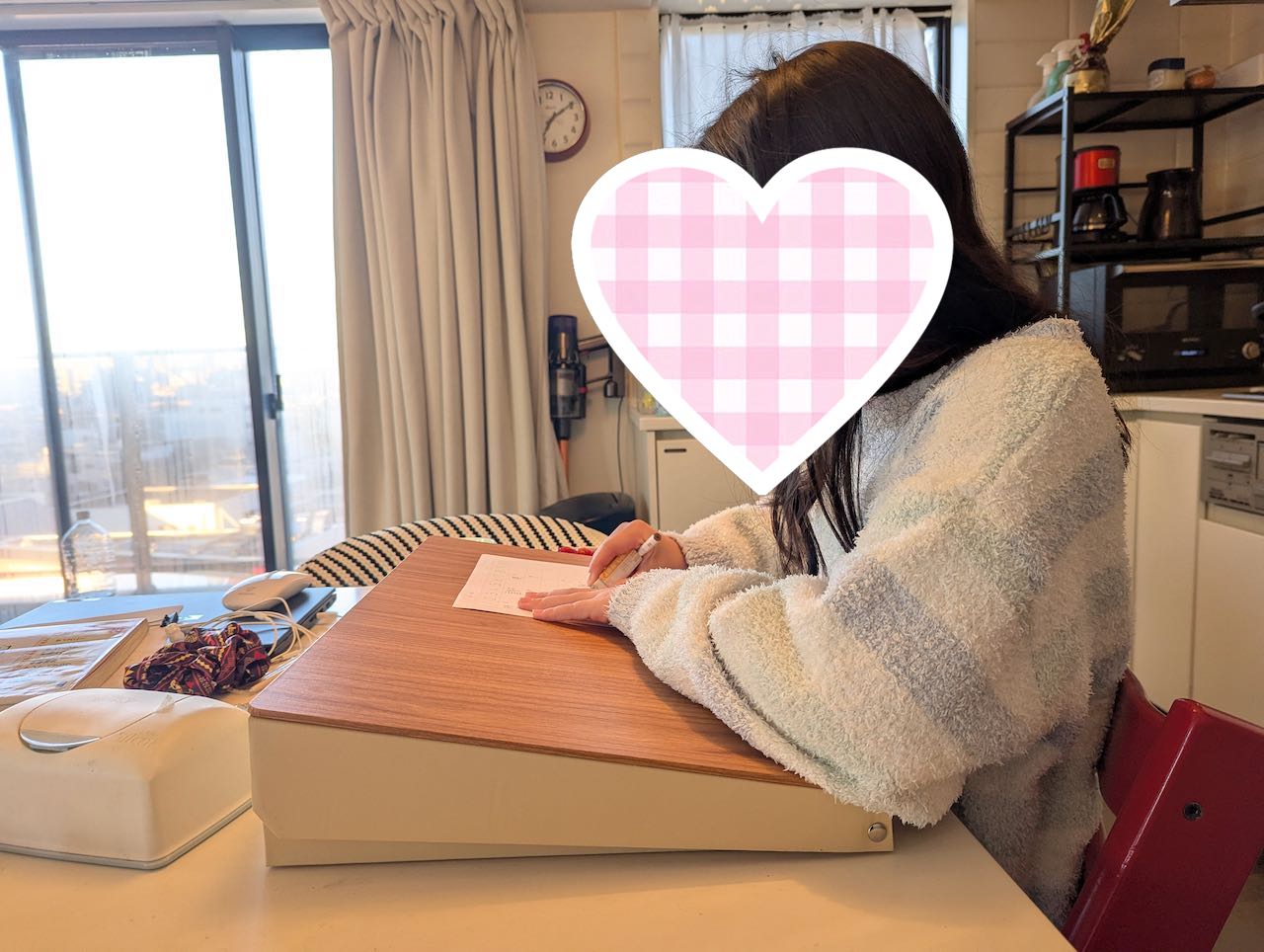 学習台(傾斜つき)を1ヶ月使った本音。子どもの猫背・視力低下が心配なママ必見!